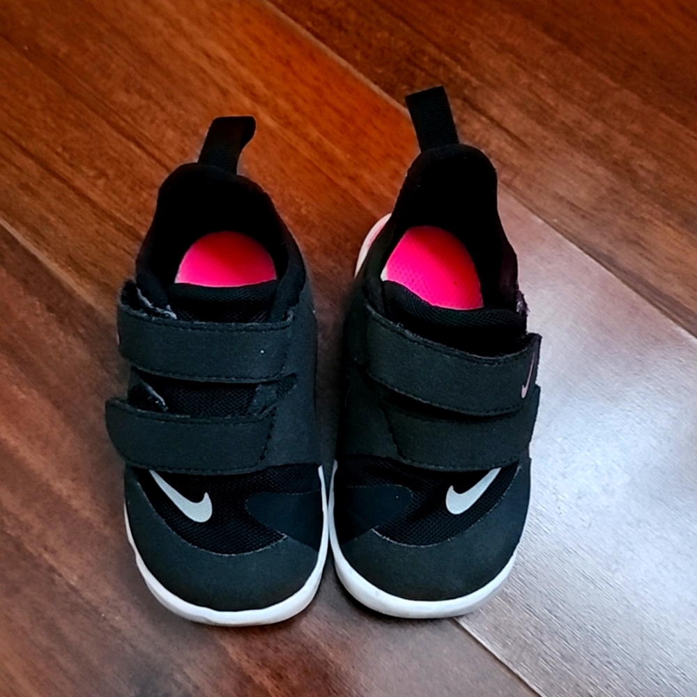 NIke Girls Star Runner Sneakers